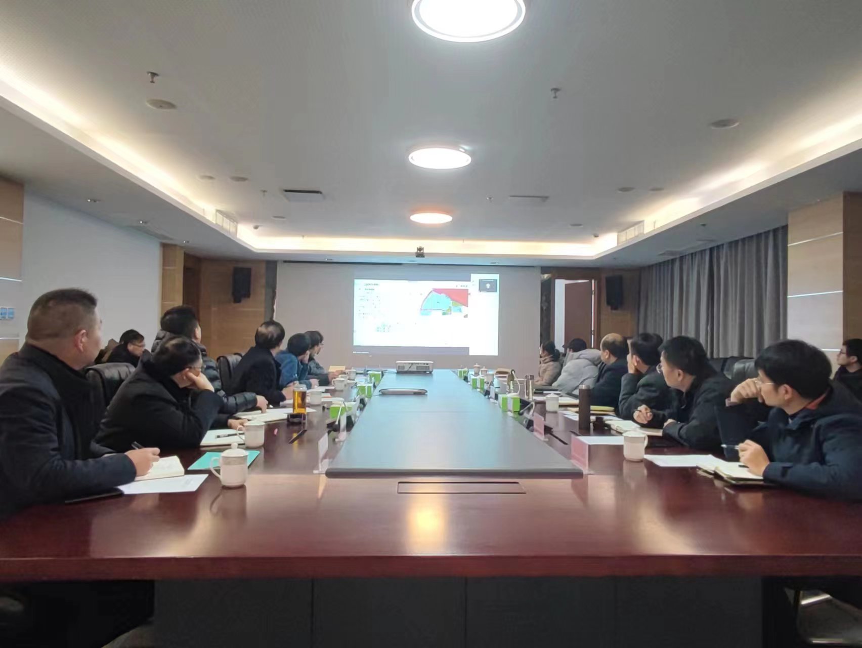 集團(tuán)召開黃海新區(qū)濱海片區(qū)供熱管道、公共2.jpg